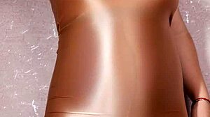 i pose shiny nylons for ya then slurp ur cock n gulp down all ur hot cum