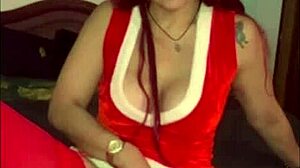 Colombian granny Aleja shares her big ass curves with a teasing message for fans