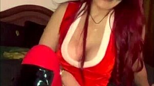 Colombian granny Aleja shares her big ass curves with a teasing message for fans
