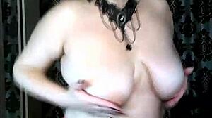 wife's webcam whoring day: milf squirts on dildo close up!