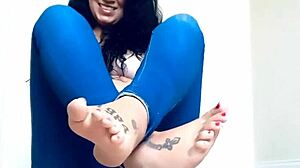 hey, wanna watch this barefoot wrinkle tease with tickling?