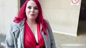 Caught the curvy babe in full videos here