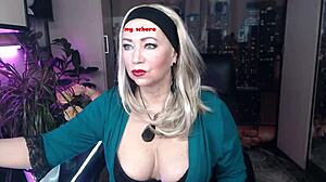 wife's webcam whoring day: milf squirts on dildo close up!