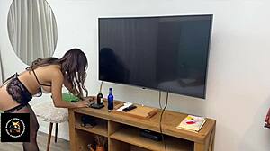 EMPREGADA SALADA wakes me with her tight ass fuck on bed.