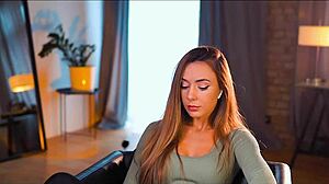 wow, her yoga webcam body looks absolutely amazing and flexible