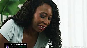 Massage turns into hot ebony-on-ebony pussy feast?