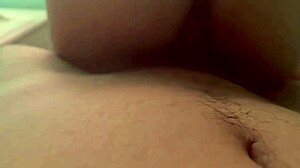Joven chica jumps on cuñado's rica verga! ¿Quieres ver?