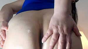 oye mira como esta esposa puta se masturba con ganas para los amigos