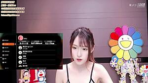Korean babe's seductive BJ dance tempts with every hip sway