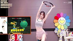 Korean babe's seductive BJ dance tempts with every hip sway