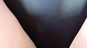 Piccola svista shows her seno and pussy