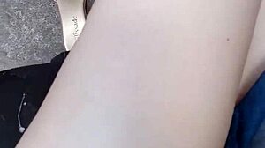 Piccola svista shows her seno and pussy