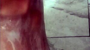 video casero real de una latina universitaria mientras esta en la ducha