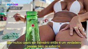 Sai plugada em busca de dois machos na praia para meter um chifre duplo no corno