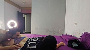 Amadora casada chega do estúdio animada e dá uma foda amadora recebendo gozada no cuzinho