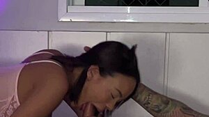 Novinha gulosa me levou pra casa e me deu um chupao