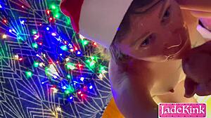 Prettiest girlfriend gets facial cumshot in christmas special.