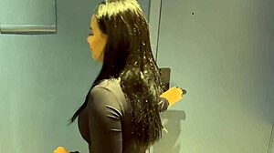 comi a prima novinha da minha esposa veio passar as ferias em casa e logo liberou a bucetinha completo no red part 1