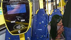 aluna universitaria percebe erecao do passageiro no onibus e ficou sem reacao