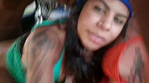 putaria dentro do uber - o carro andando e as gostosas sentando